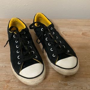 Converse All Stars Sneakers. Size M6/W8. Great condition!